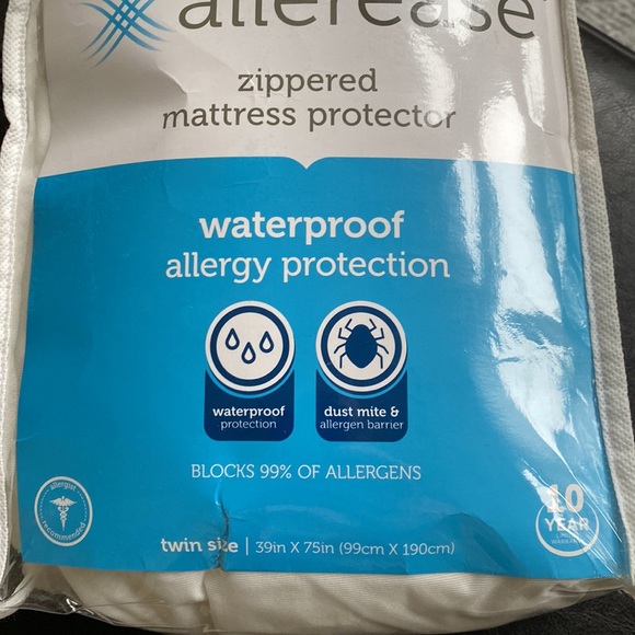 Allerease zippered mattress protector twin - Picture 4 of 4